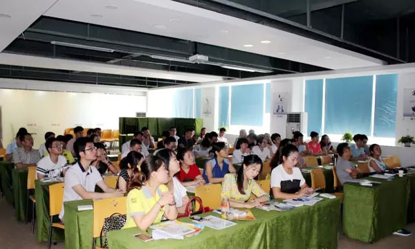 稅友集團副總裁錢運輝蒞臨東莞市企業代理服務行業協會指導交流！